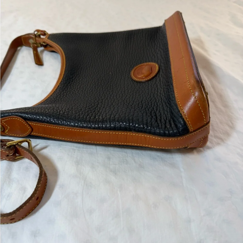 Dooney & Bourke Black and Tan Leather Shoulder Bag - Picture 5 of 9
